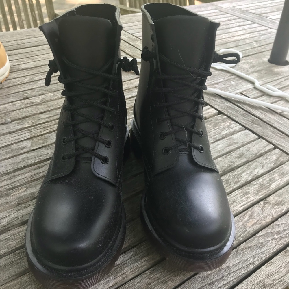 Black Boots